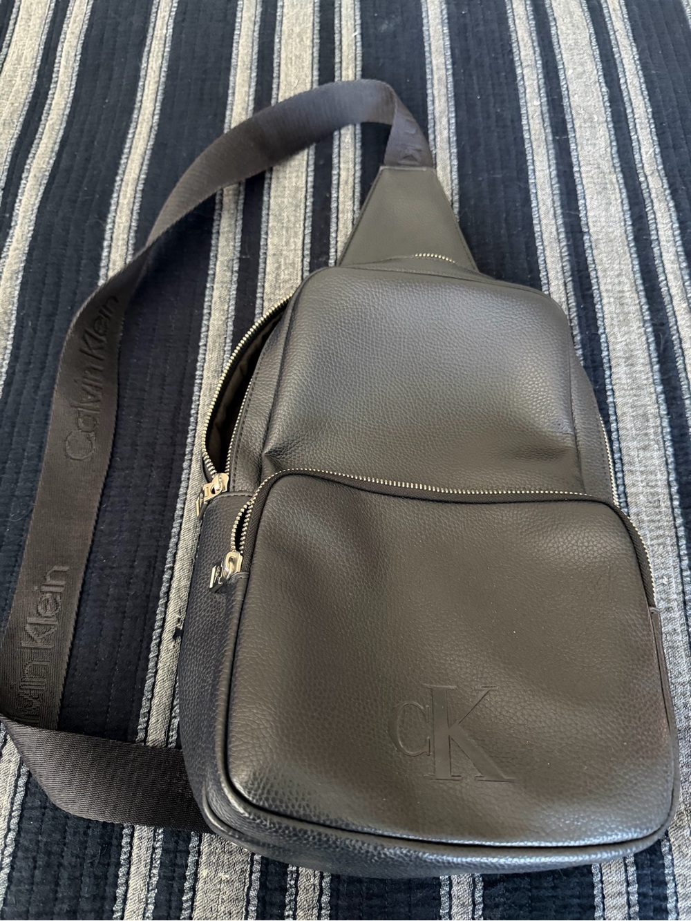Navy Blue Calvin Klein  Men's Faux Leather Sling Bag Crossbody Carry - Picture 3 of 6
